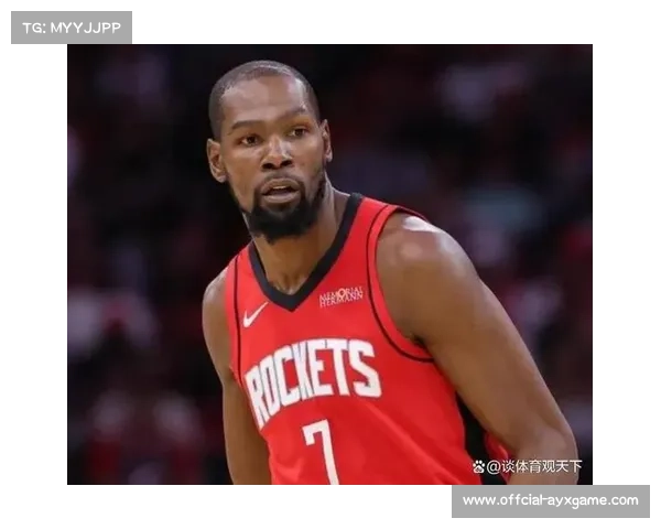 杜兰特与弗拉格赛后交换球衣，合影留念